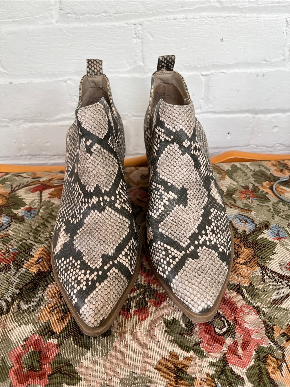 Universal Thread Snake-Print Pointed Chelsea Booties in Gray and Black